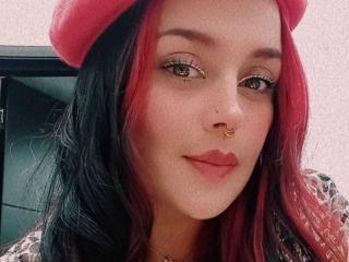 IsyMoon live cam model at XLoveCam