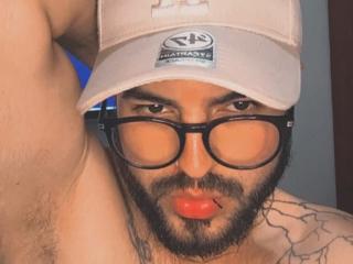 SeanGandy live cam model at XLoveCam