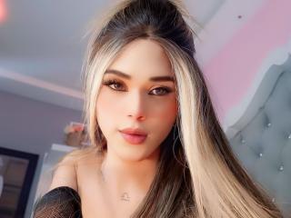 MelanyOsama live cam model at XLoveCam