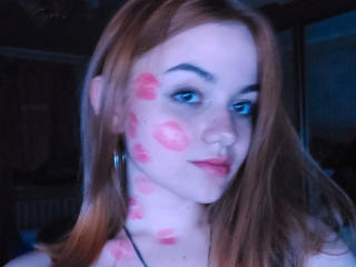 AlianaSweet live cam model at XLoveCam