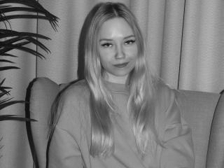 JuliaJones live cam model at XLoveCam