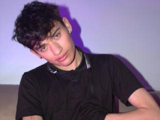 HarryClaude live cam model at XLoveCam