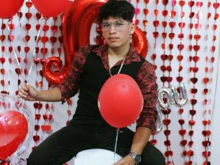 HerculeMan live cam model at XLoveCam