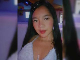 EmelyWhitte Image Gallery