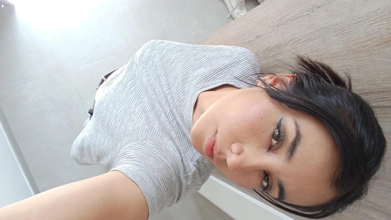 webcam model Miisy from XloveCam webcam model Miisy from XloveCam