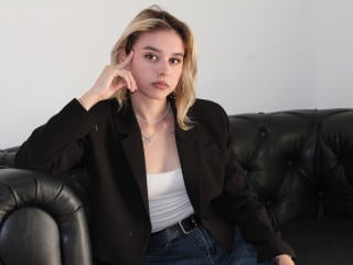 EmelyHailey - Live sex cams model