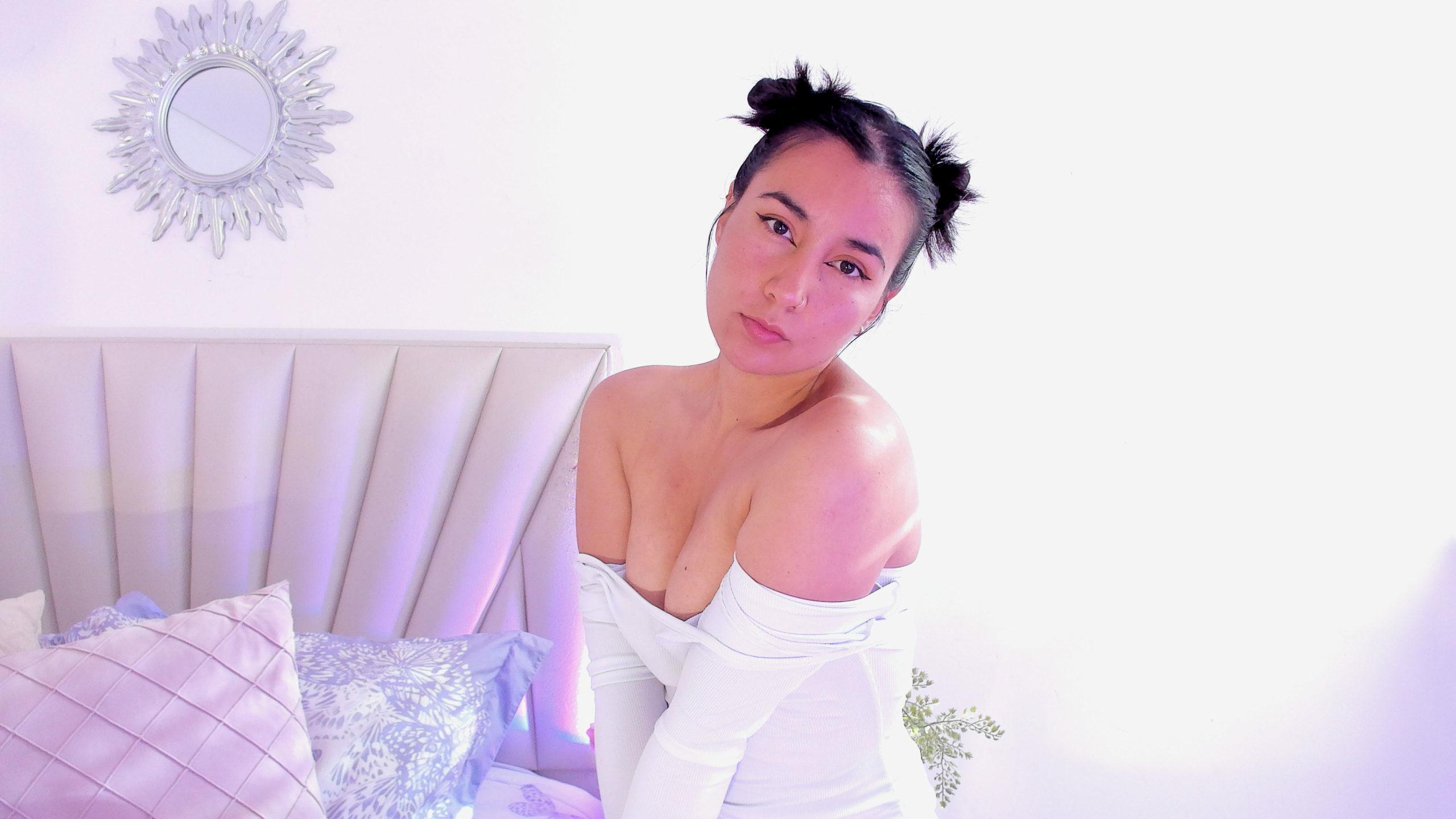 webcam model Miisy from XloveCam webcam model Miisy from XloveCam