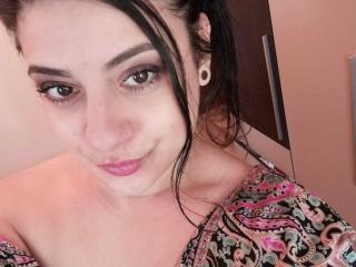 VictoriaGreyy live cam model at XLoveCam