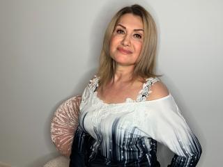 IsabellaSensual live cam model at XLoveCam