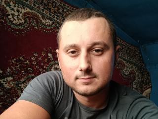 AdamBennie live cam model at XLoveCam