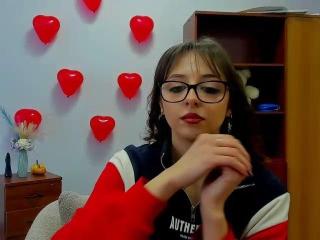 Yaluna live cam model at XLoveCam