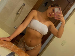 ArianaBellee Webcam Porno Live - Photo 19/21