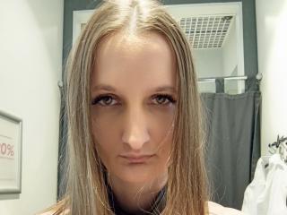 GentleKittiPlayMe - Live sex cams model