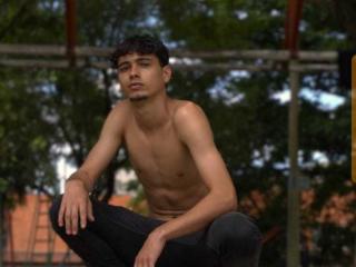 MarkusRealCum live cam model at XLoveCam