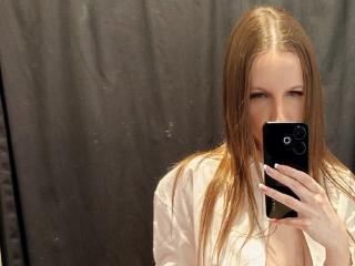 GentleKittiPlayMe - Live sex cams model