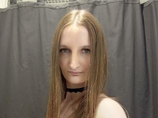 GentleKittiPlayMe - Live sex cams model