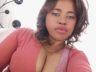SweetyEmmy live cam model at XLoveCam