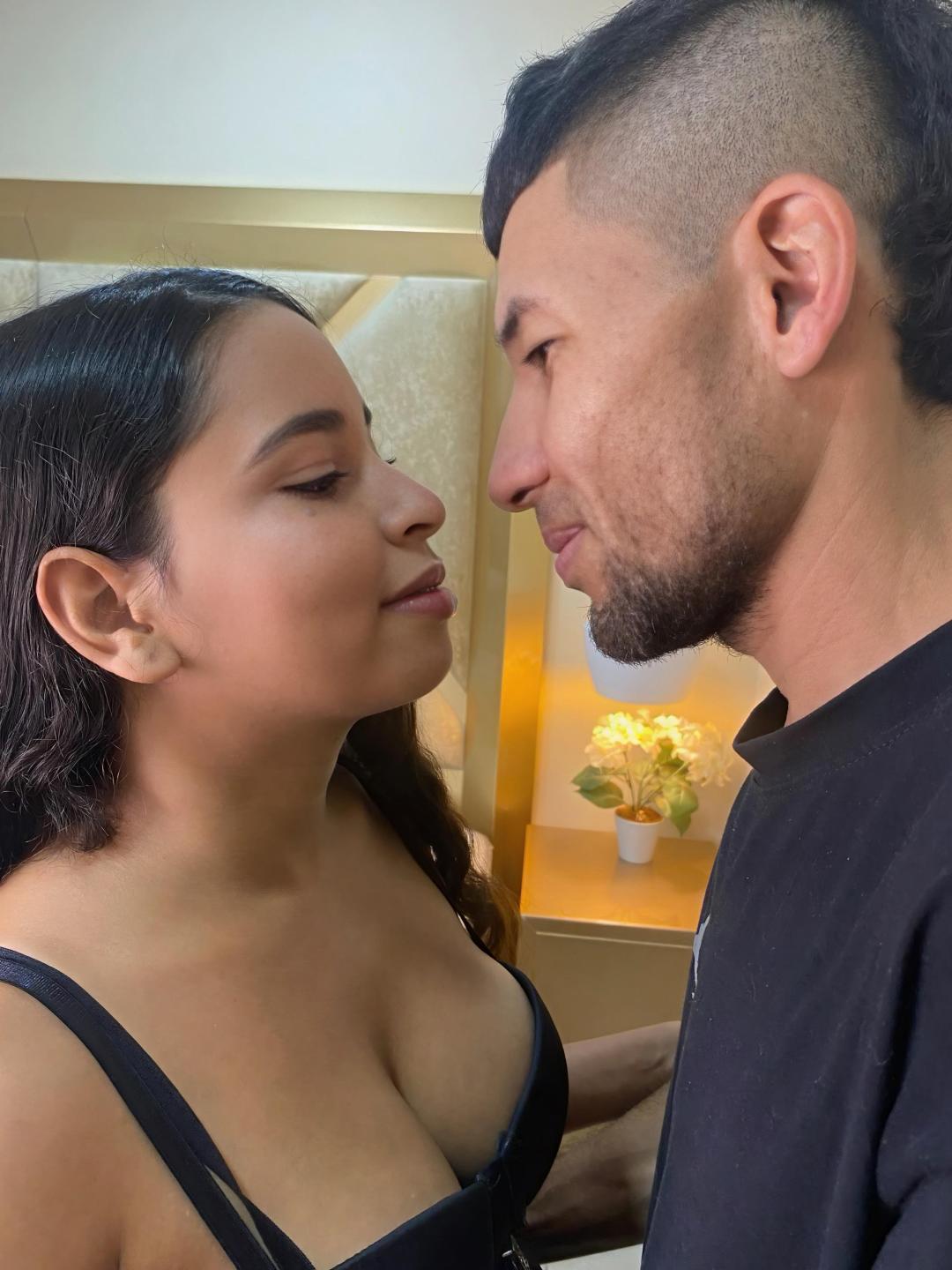 webcam model JazminaAndJosephe from XloveCam webcam model JazminaAndJosephe from XloveCam