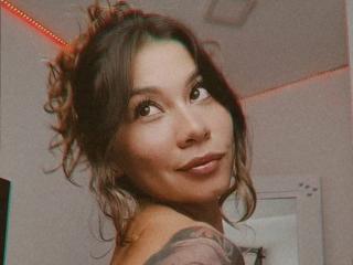 PrettyAria live cam model at XLoveCam