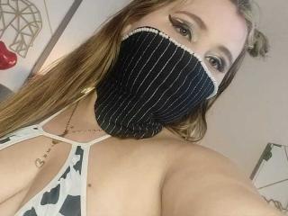 SalmaAzaman Blowjob XXX Cams - Photo 15/21