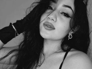 Watch IsaSweets live on cam on XLoveCam