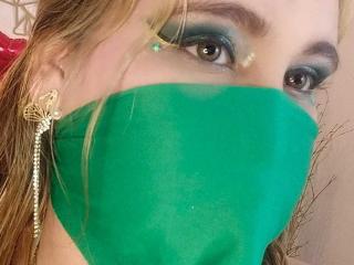SalmaAzaman Blowjob XXX Cams - Photo 10/21