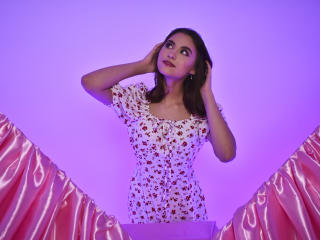 EllaCurtise live cam model at XLoveCam