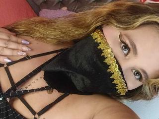SalmaAzaman Blowjob XXX Cams - Photo 8/21