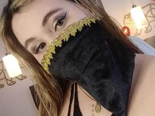 SalmaAzaman Blowjob XXX Cams - Photo 6/21