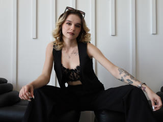 EmelyHailey Boobs Liveshow - Photo 17/21