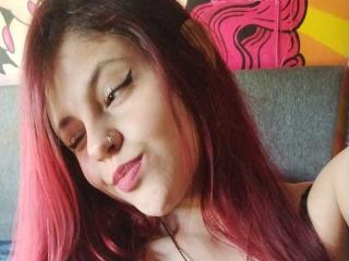 SophieHill Blowjob XXX Cams - Photo 18/21