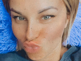 BelleLisaG Live Cam Porn - Photo 8/21