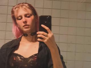 Watch VelvyMonica live on cam on XLoveCam