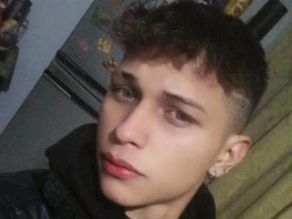 DereckZimmerman live cam model at XLoveCam