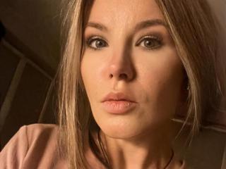 LauraTasty live cam model at XLoveCam