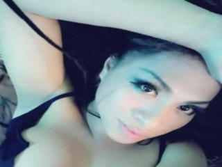 HyperhugeCumm live cam model at XLoveCam