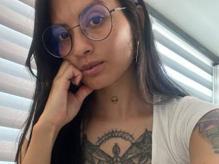 NiaWhite Pussy Video Webcam - Photo 5/21