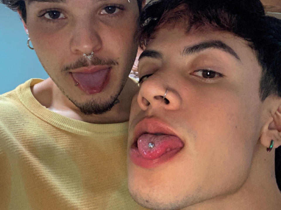 AronJames — live cam photo 1