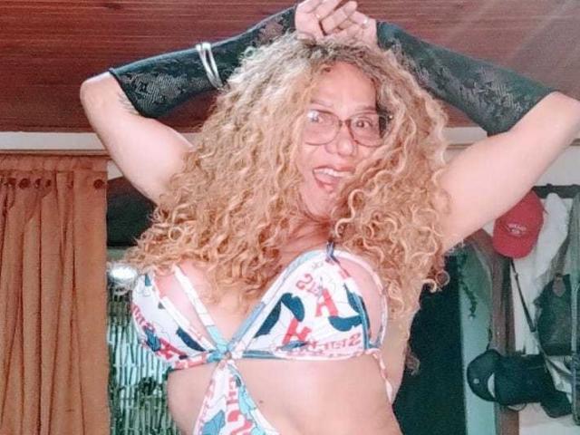 RobertaHorney — live cam photo 4