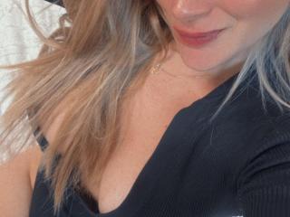ArianaLu Image Gallery
