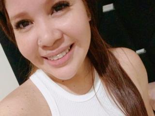 BonbonSofia live cam model at XLoveCam