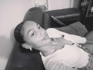 AylaCallowey live cam model at XLoveCam