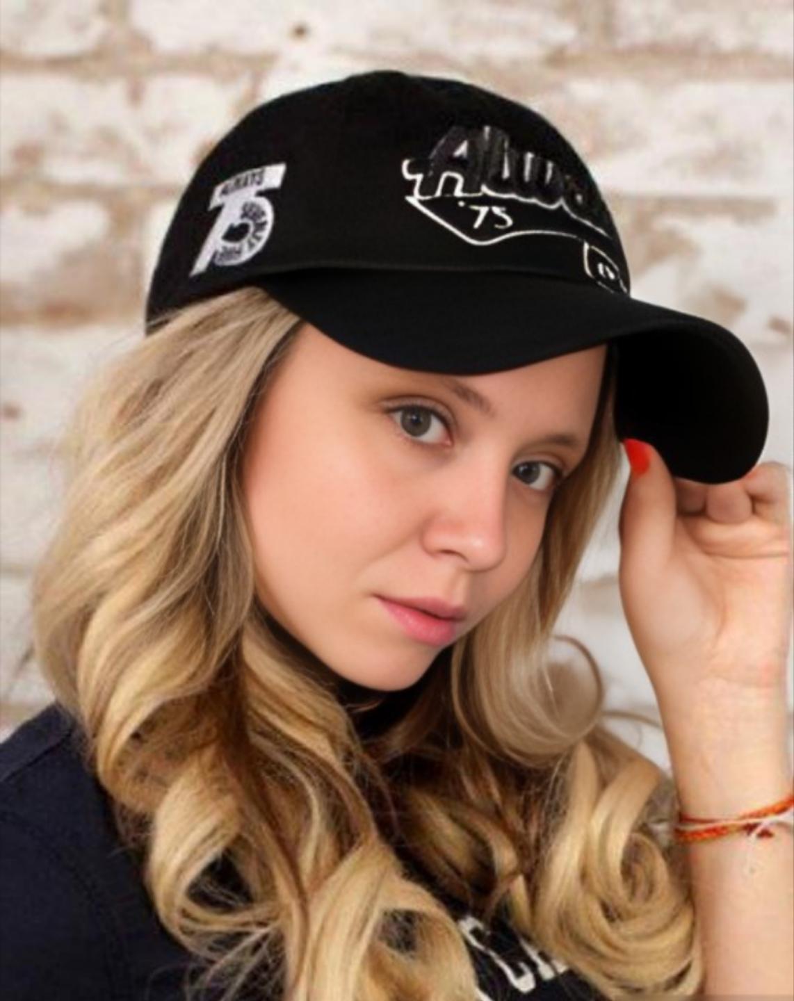 webcam model PinkMartines from XloveCam webcam model PinkMartines from XloveCam