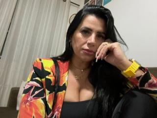 YasminLuna live cam model at XLoveCam