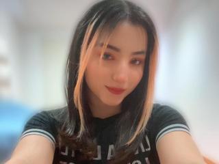 TiffanyYvies live cam model at XLoveCam