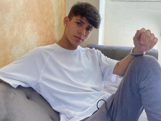 WillStarr live cam model at XLoveCam