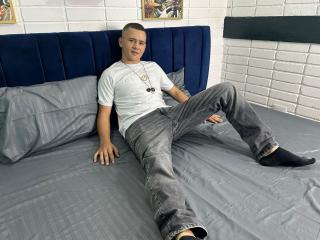 Lonny69 live cam model at XLoveCam