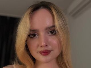 TurboHottie live cam model at XLoveCam