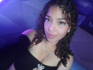 Amyrous live cam model at XLoveCam