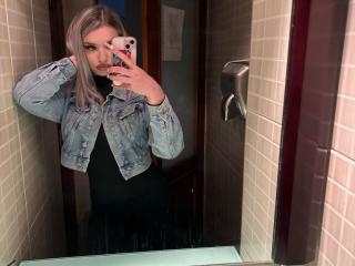 ArianaSparkle Webcam Porno Live - Photo 9/21
